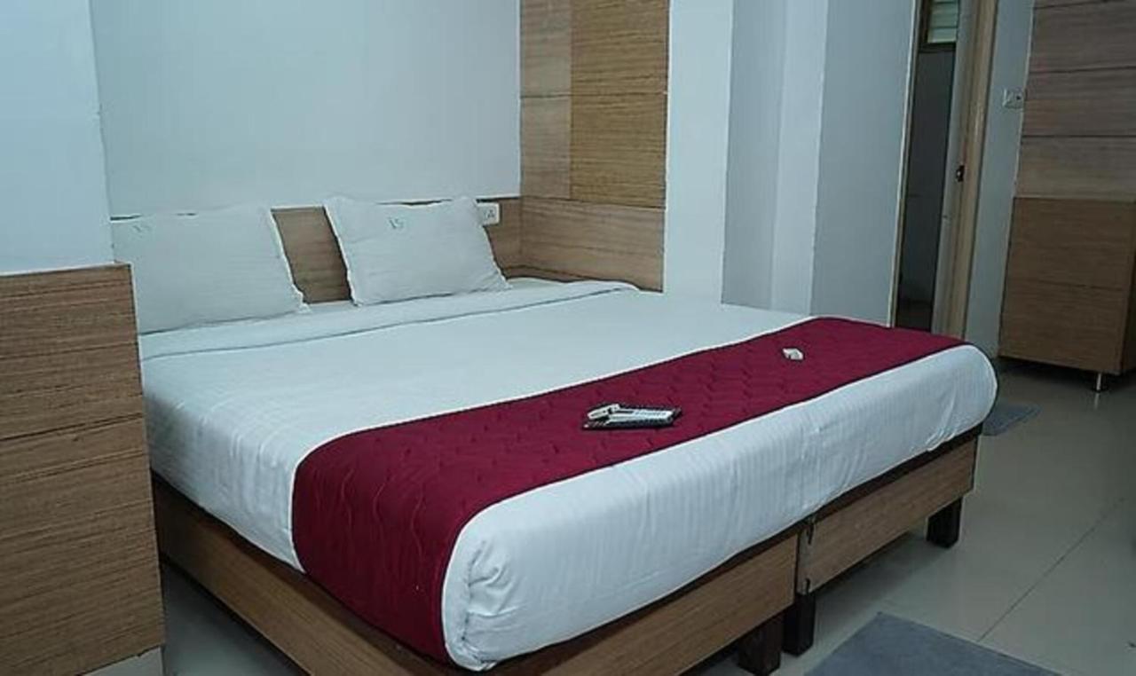 Fabexpress I5 Boutique Hotel Ченай Екстериор снимка