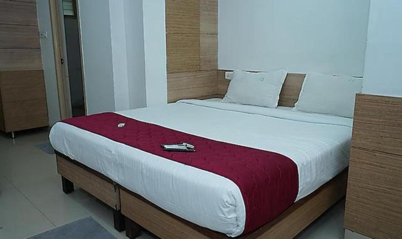 Fabexpress I5 Boutique Hotel Ченай Екстериор снимка